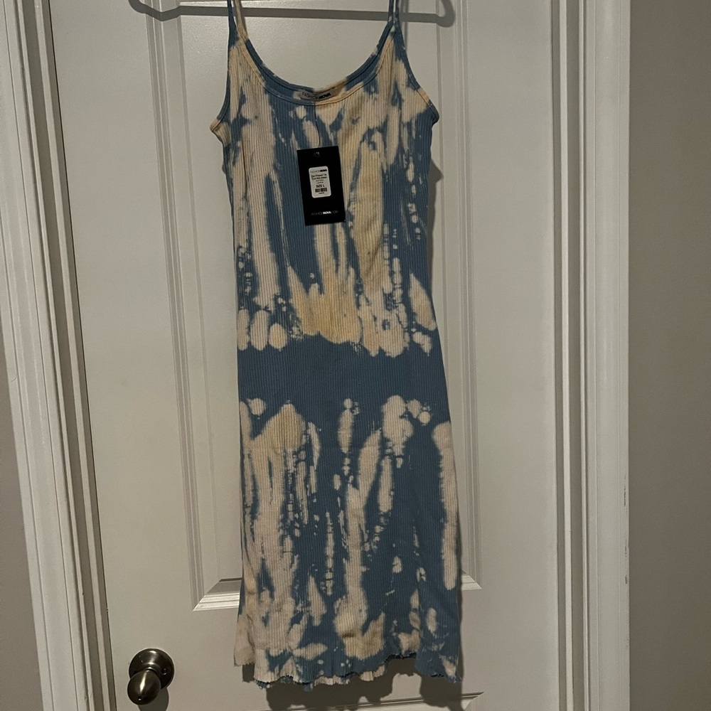 Fashion Nova Blue and Cream Tie-Dye Midi Dress